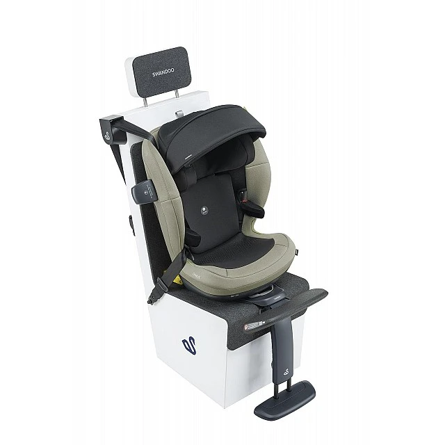 Universal footrest for Swandoo car seat
