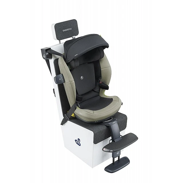Universal footrest for Swandoo car seat