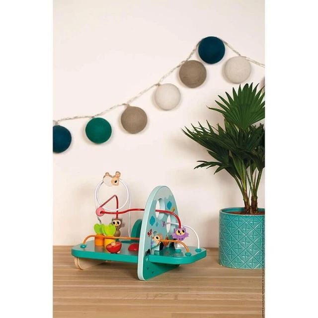 Wooden string with animals