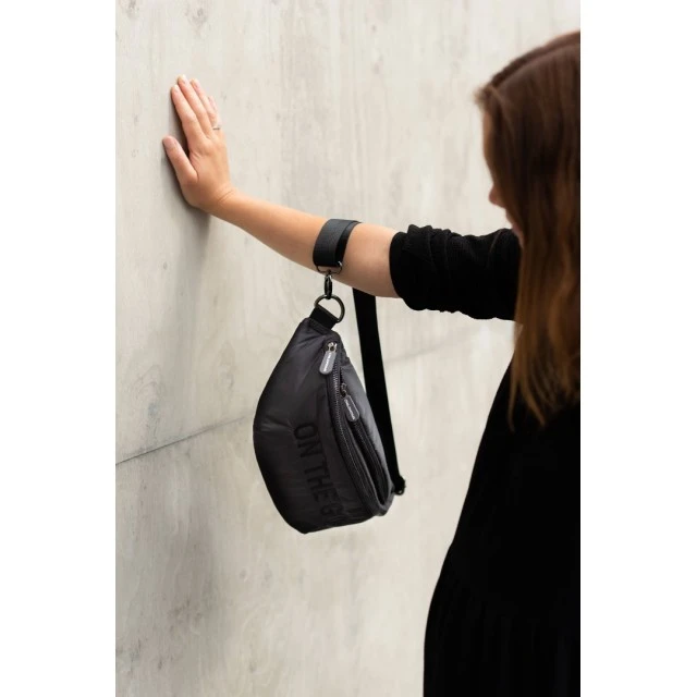 Чанта за кръста banana bag on the go hip bag - черен шушляк