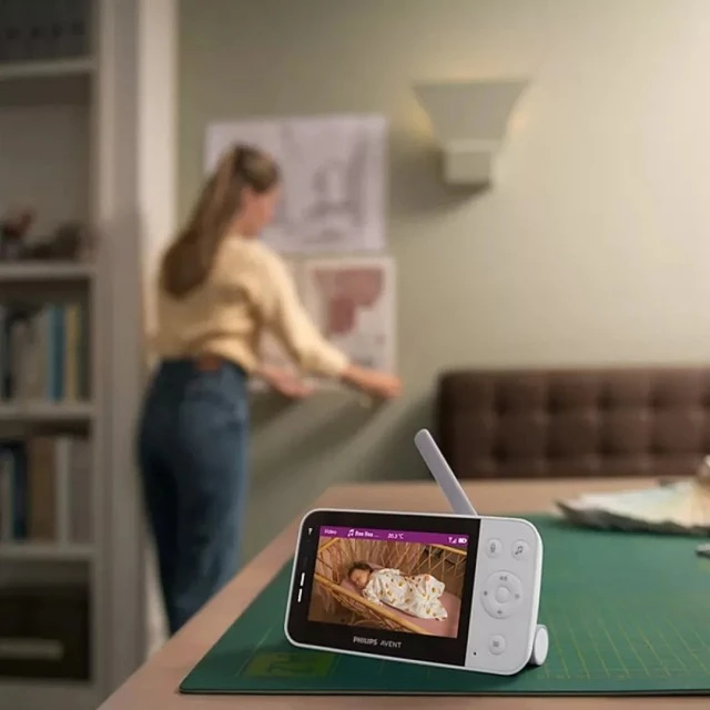 Дигитален видеомонитор Philips Avent SCD953/26 с Full HD камера с нощно виждане, 120° широкоъгълен обектив, 4,3 инча цветен LCD екран, връзка с мобилно приложение