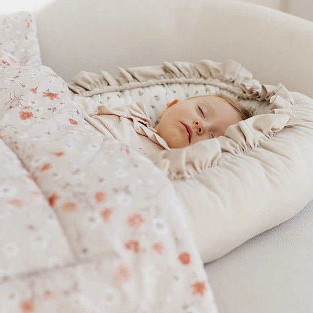 Baby nest field flowers beige 80X45 Sensillo