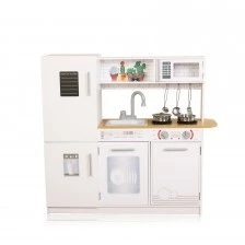 Дървена кухня с комплект 5 метални съда за готвен