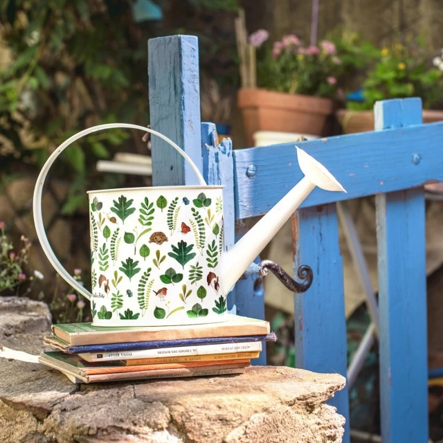Watering can 1.8l in the garden