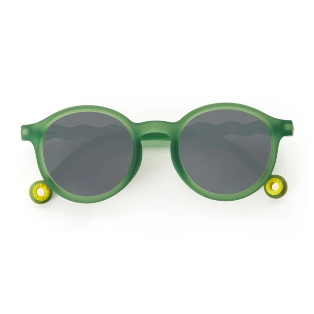 Children’s oval sunglasses from 3 to 5 years. Color green