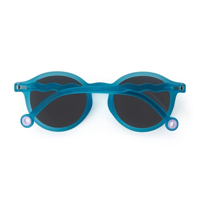 Children’s oval sunglasses from 5 to 12 years old. Color blue
