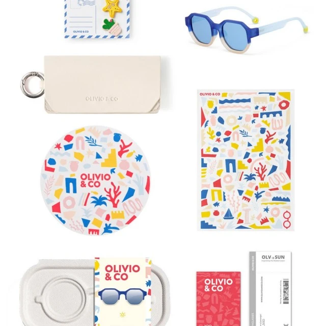 Children’s sunglasses creative D from 3 to 7 years. Color blue