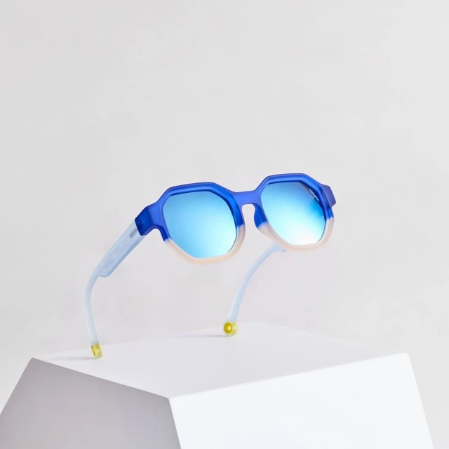 Children’s sunglasses creative D from 3 to 7 years. Color blue