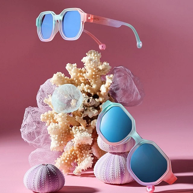 Children’s sunglasses creative D from 3 to 7 years. Ocean color