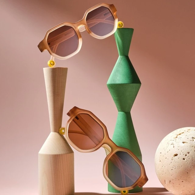 Children’s sunglasses creative D from 5 to 12 years. Color brown