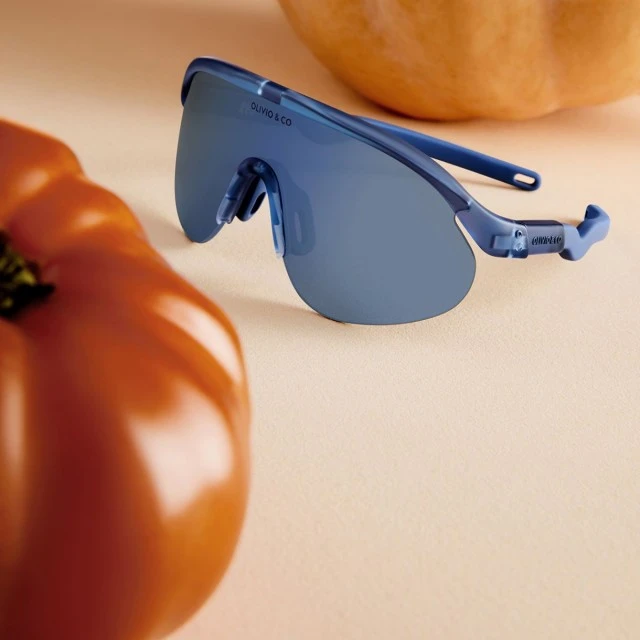 Children’s sports sunglasses from 7 to 12 years old. Color blue