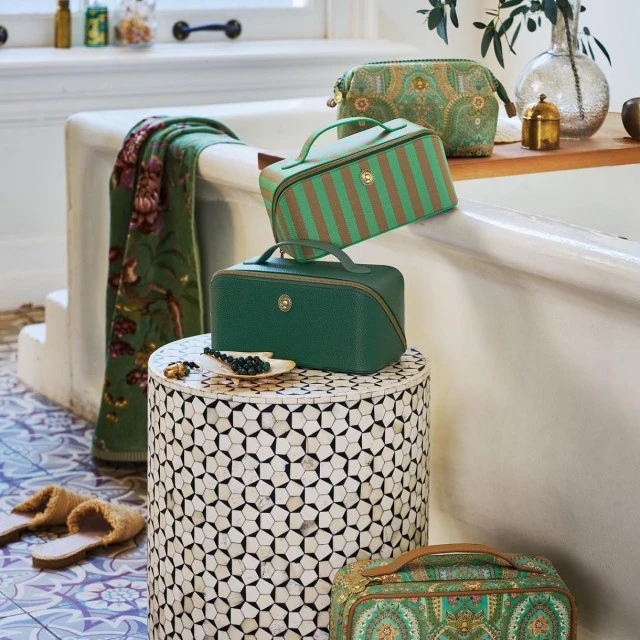 Cyrille cosmetic bag, green color