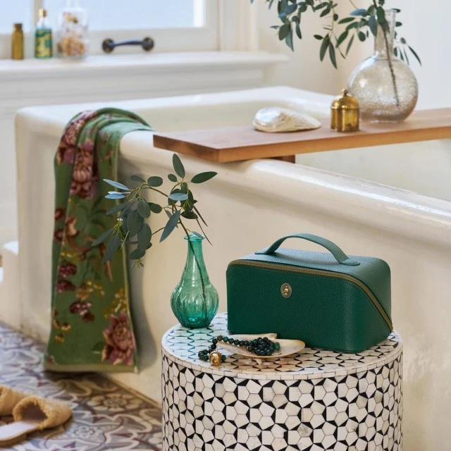 Cyrille cosmetic bag, green color