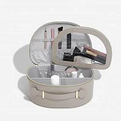 Cosmetic bag varnish Color beige