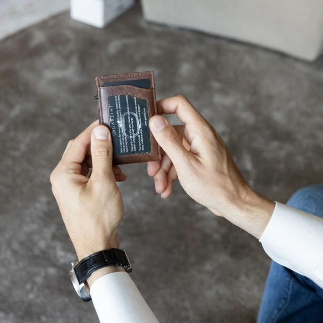 Card wallet with transparent ID card pocket Color brown