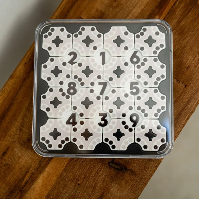 Logic game quantum