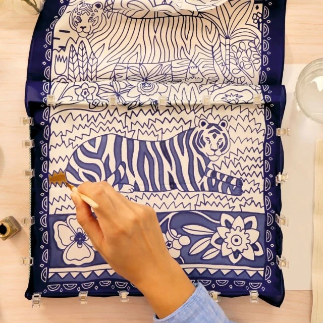 Atelier 10 silk painting