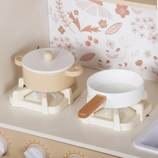 Детска Дървена Кухня GINGER HOME – Винтидж Модел с Електронни Котлони, Светлини, Звуци и Мивка с Течаща Вода, 91×31×90 см