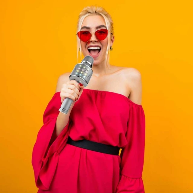 Kids party microphone with LED lights - silver