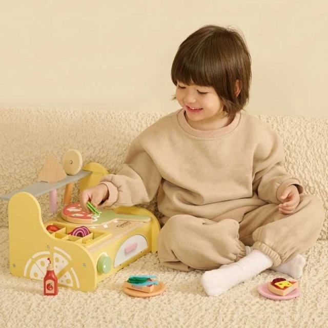 Wooden children’s pizza oven with accessories