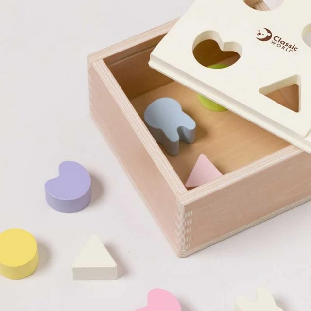 Wooden box for sorting molds in pastel colors