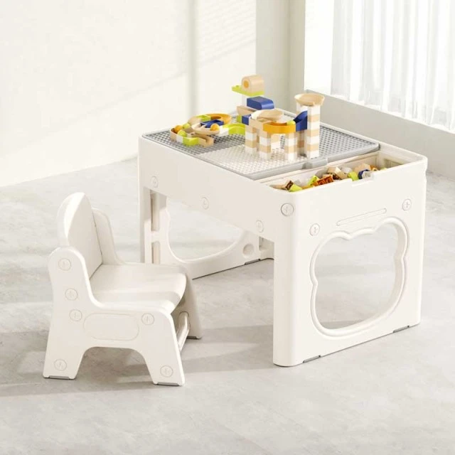 2-in-1 children’s table with 100-piece construction set and two chairs