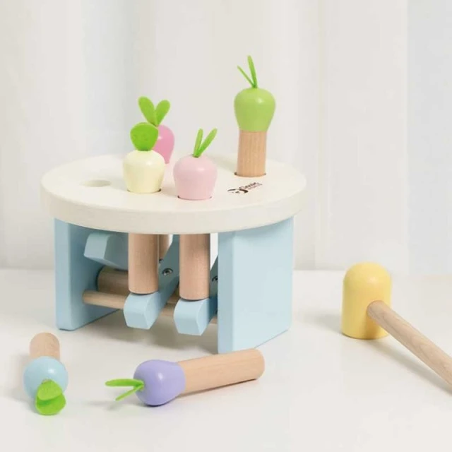 Fun children’s game with a hammer - Orchard