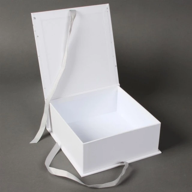 Twinkle Keep sake box with silver plated decoration