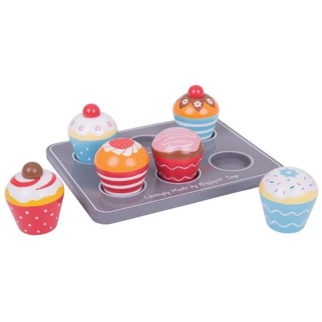 Wooden tray with muffins