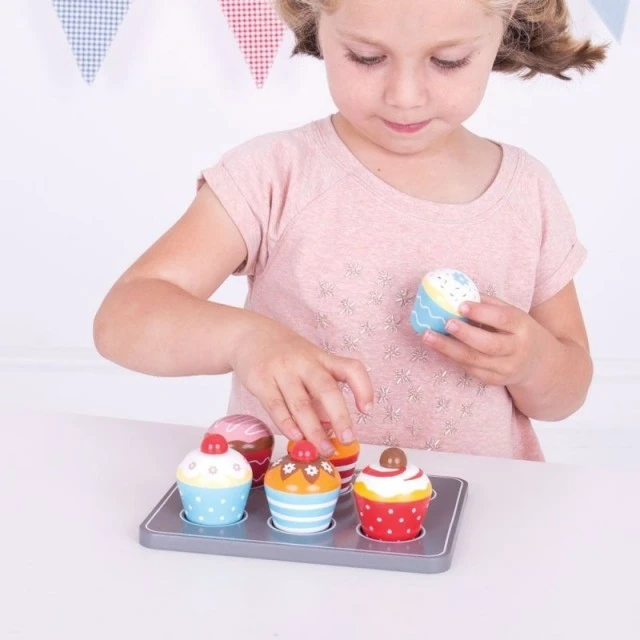 Wooden tray with muffins