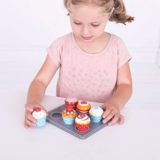 Wooden tray with muffins