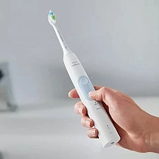 Четка за зъби ProtectiveClean серия 4500 бяла с кутия за пътуване
