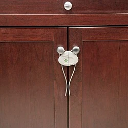SAFETY 1st Устройство за заключване на шкаф с шнур – бял цвят