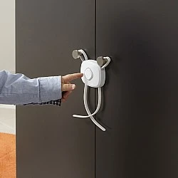 SAFETY 1st Устройство за заключване на шкаф с шнур и таен бутон