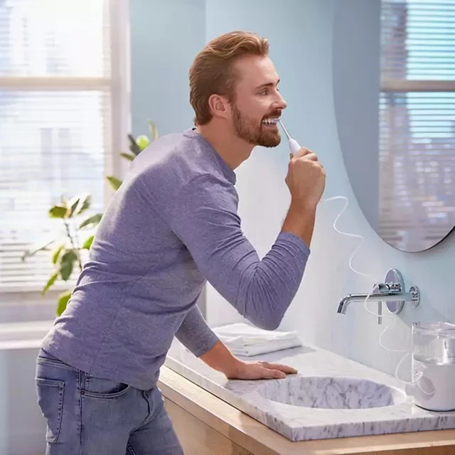 Oral douche Power Flosser 7000 with docking station HX3911/40