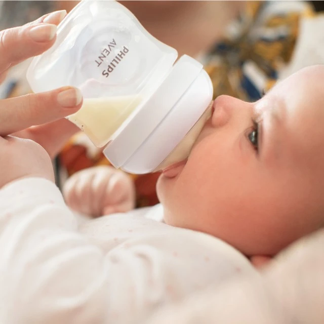 Breastfeeding set SCD430/50 with manual breast pump, MW sterilizer, pacifiers, bottles