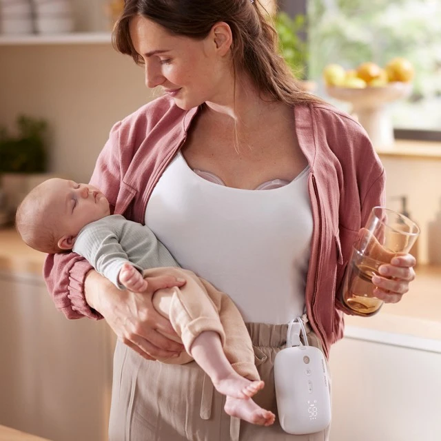 Philips AVENT Hands-free SCF532/11 double electric breast pump, which fits discreetly in a bra, powered by a rechargeable battery