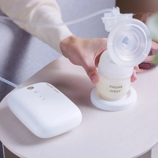 Single electric pump Natural Motion Premium Philips AVENT SCF396/31 with 1 pc. polypropylene bottle 125 ml with teat Natural Response 0m+, Travel kit, 5 pcs. breast milk bags and 4 pcs. padding