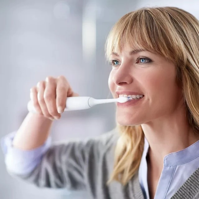 Philips Sonicare ProtectiveClean Series 4300 HX6807/35 set includes 2 white electric sonic toothbrushes with elegant cases and 1 charger