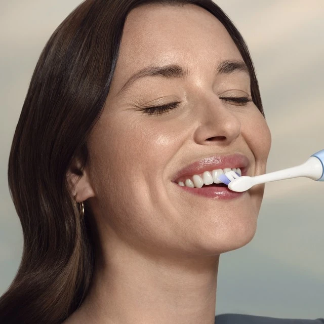 Philips Sonicare HX7406/01 electric toothbrush series 6100 with Next-Generation sound technology, 2 modes, 3 intensities, light pressure sensor, S2 Sensitive head