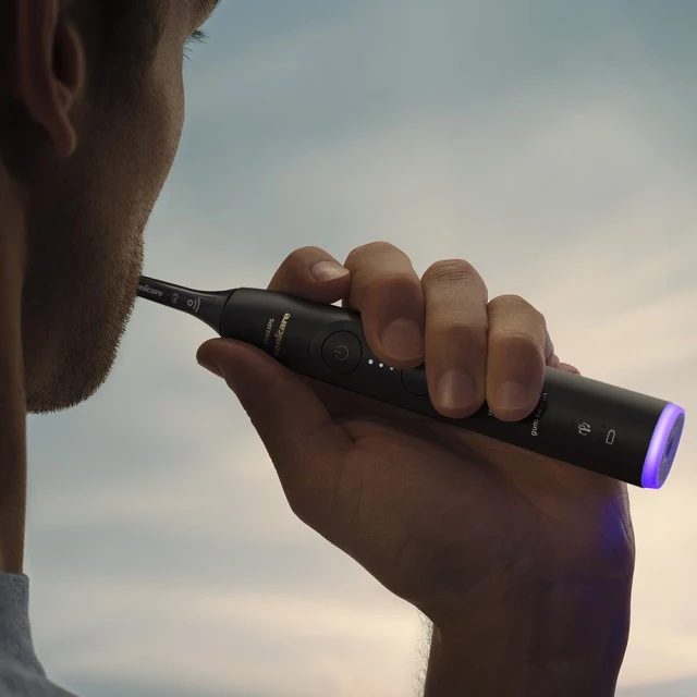 Комплект 2 броя акумулаторни четки за зъби Philips Sonicare HX7429/02 серия 7100 със звукова технология Next-Generation, 4 режима на четкане, 3 интензитета, светлинен сензор за натиск, накрайник G3 Optimal Gum Care и S2 Sensitive, 2 зареждащи калъфаза път