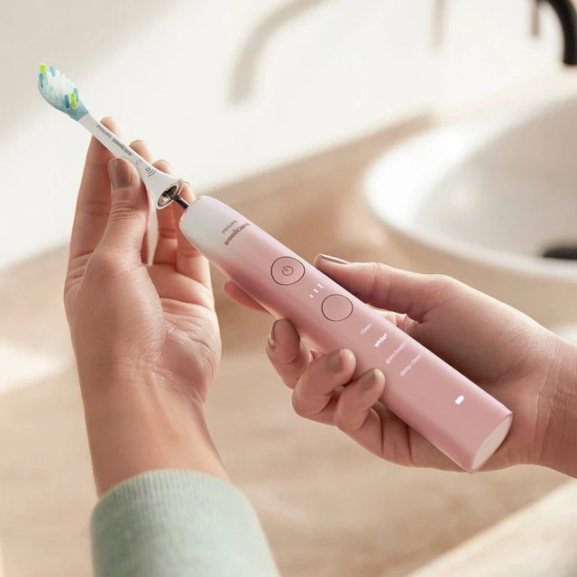 Звукова електрическа четка Philips Sonicare DiamondClean 9000 HX9911/84, с глава C3 Premium, 4 режима, 3 интензитета, калъф за пътуване, Bluetooth