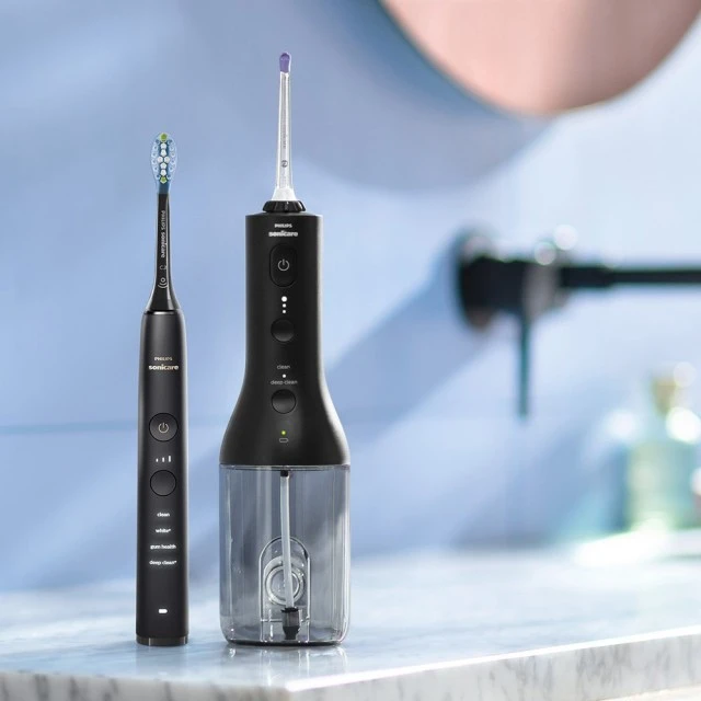 Комплект Орален душ Philips Sonicare Power Flosser 3000 Interdental и Звукова електрическа четка за зъби Diamond Clean серия 9000, Philips Sonicare HX3886/43