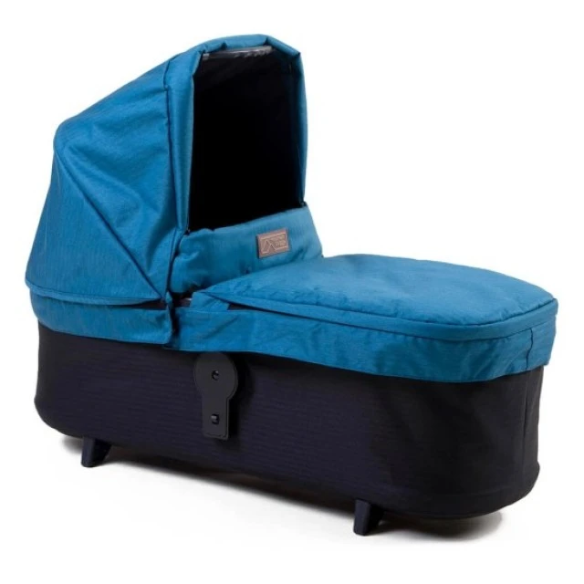 Carrycot Plus Heritage V4 newborn bassinet with 4 positions of use as a newborn bassinet and a seat for a child up to 3 years old