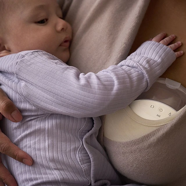 Преносима безжична Hands-free помпа за кърма Natural Care SCF494/11, дискретно се побира в сутиена, с вграден задвижващ мотор с акумулаторна батерия