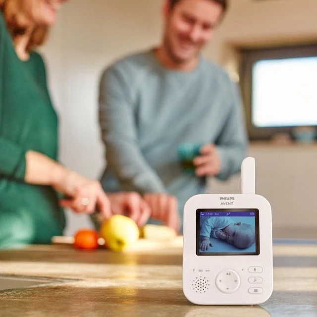 Digital video baby monitor Philips AVENT Advanced SCD881/26 with 2.8 colour screen, 2 x Zoom, night vision, two-way audio, 6 soothing melodies, Coral/Cream