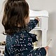 Модерна дървена кухня за игра със звуци, светлина и аксесоари - бял, бежов и златист цвят - Kruzzel