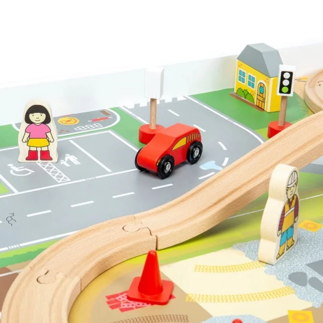 Train set with rails and table (50 pieces)