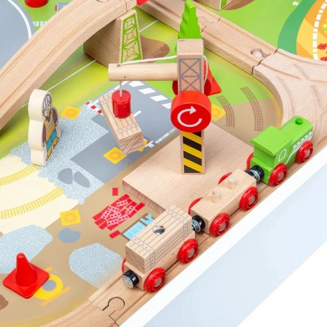 Train set with rails and table (50 pieces)
