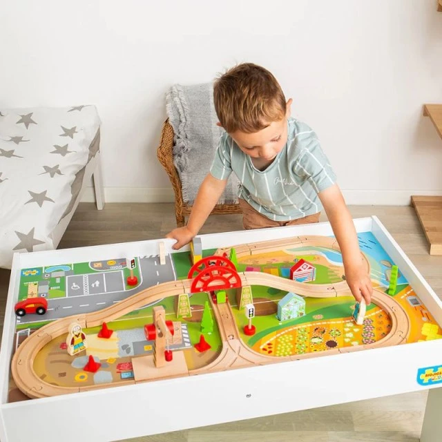 Train set with rails and table (50 pieces)